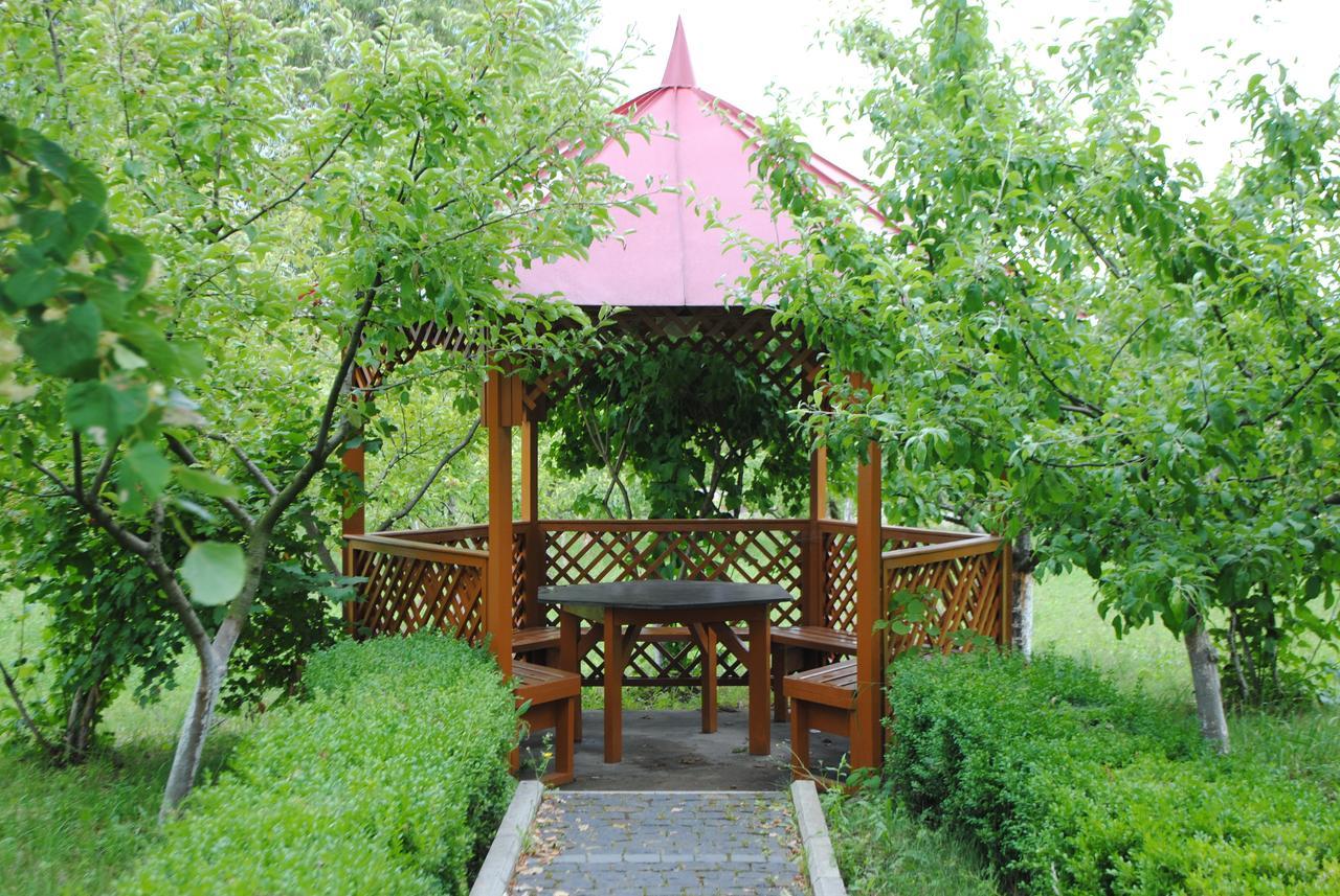 Hotel - Restaurant "Lion'S Heart" Velyka Omelyana Exterior photo