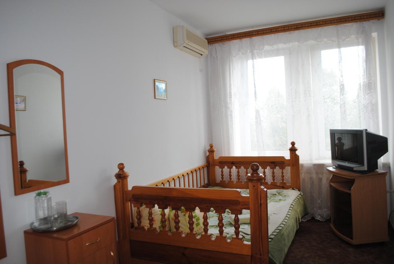 Hotel - Restaurant "Lion'S Heart" Velyka Omelyana Exterior photo